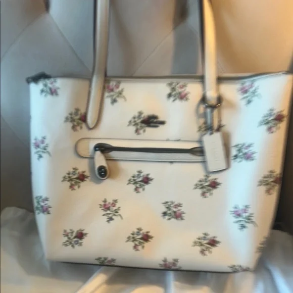NWT Coach White Tote Bag with Floral Design - Picture 3 of 15